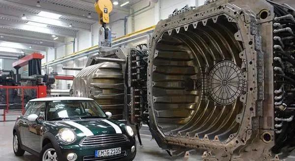 世界大的注塑模具 世界大的注塑模具