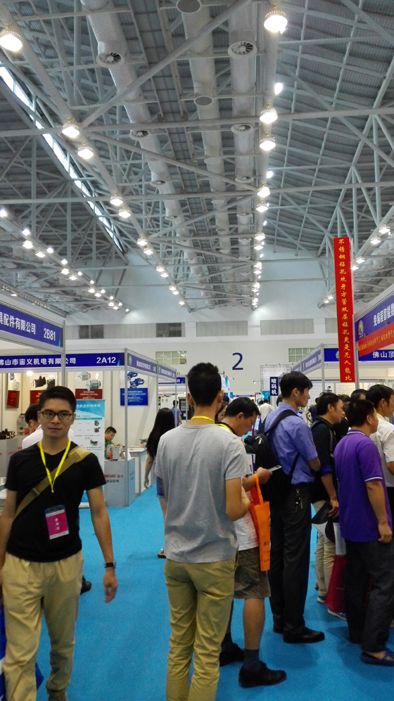 直讀光譜儀現(xiàn)場(chǎng) 直讀光譜儀現(xiàn)場(chǎng)